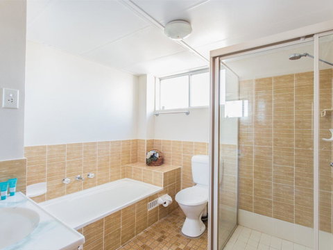 Aquarius 9 - Accommodation Redcliffe 12