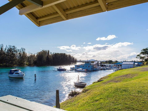 Aquarius 9 - Accommodation Redcliffe 6