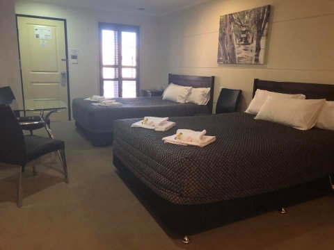 Balranald Club Motel - Accommodation Redcliffe 0
