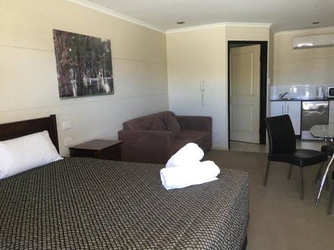 Balranald Club Motel - Accommodation Redcliffe 3