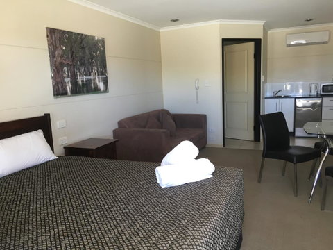 Balranald Club Motel - Accommodation Redcliffe 2