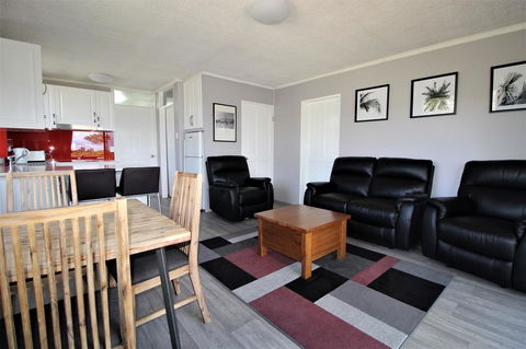 Beachfront 3, 25 Willow Street - Accommodation Redcliffe 0