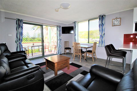 Beachfront 3, 25 Willow Street - Accommodation Redcliffe 2