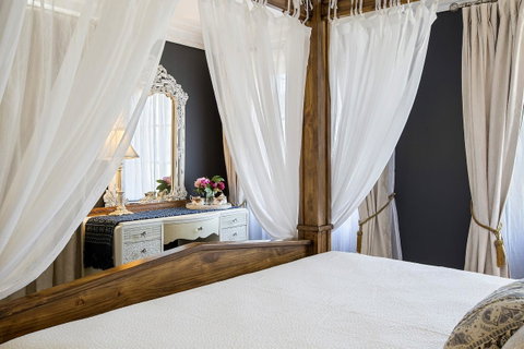 Mountainside B & B - Accommodation Redcliffe 33