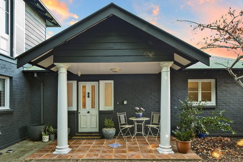 Mountainside B & B - Accommodation Redcliffe 20