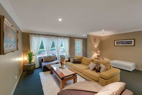 Mountainside B & B - Accommodation Redcliffe 3