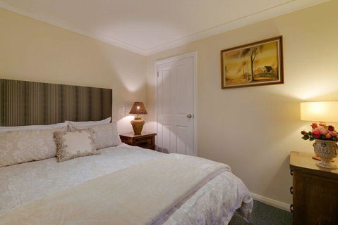 Mountainside B & B - Accommodation Redcliffe 24
