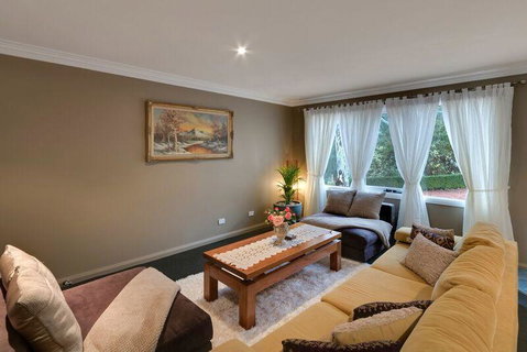 Mountainside B & B - Accommodation Redcliffe 26