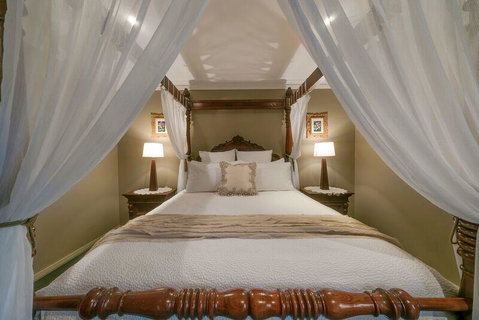 Mountainside B & B - Accommodation Redcliffe 6
