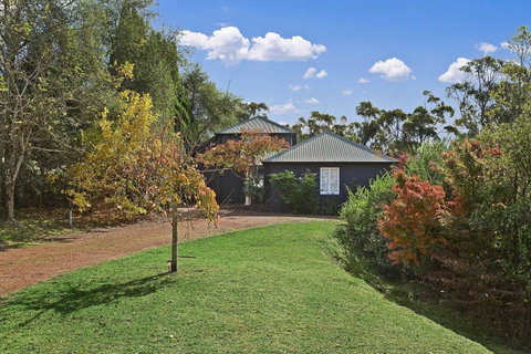 Mountainside B & B - Accommodation Redcliffe 22