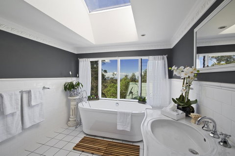 Mountainside B & B - Accommodation Redcliffe 10