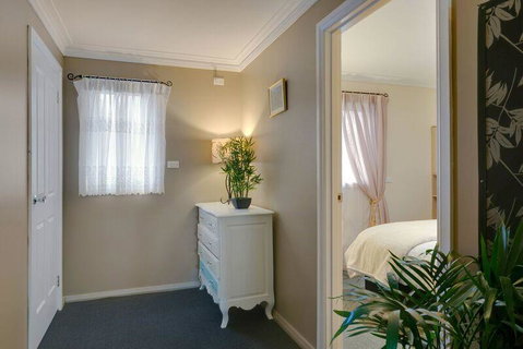 Mountainside B & B - Accommodation Redcliffe 25