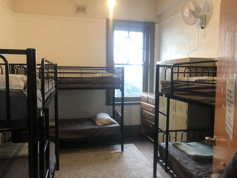 Clover Backpackers - Accommodation Redcliffe 11