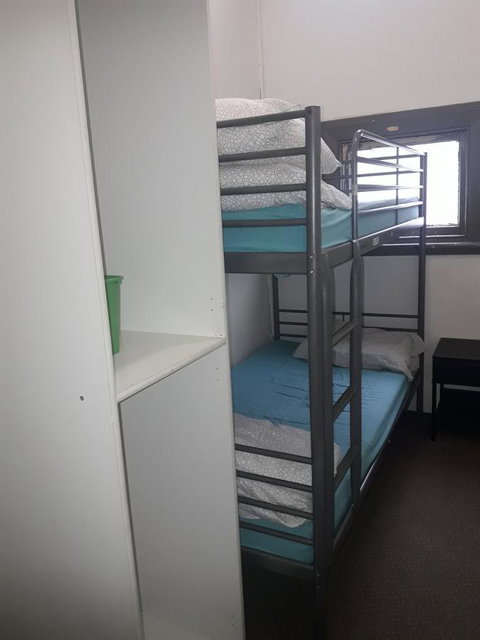 Clover Backpackers - Accommodation Redcliffe 4