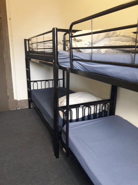 Clover Backpackers - Accommodation Redcliffe 12
