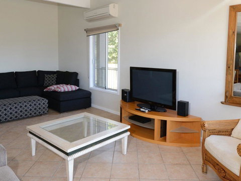 2 Cliff Road - Accommodation Redcliffe 9