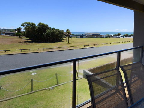 2 Cliff Road - Accommodation Redcliffe 4