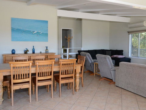 2 Cliff Road - Accommodation Redcliffe 3