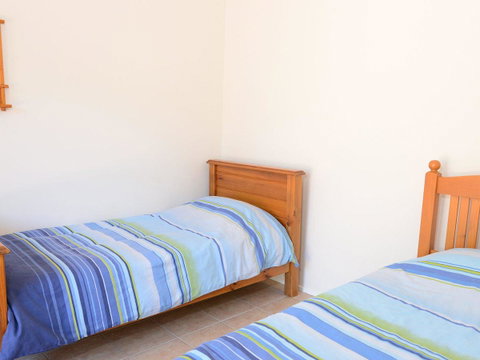 2 Cliff Road - Accommodation Redcliffe 2
