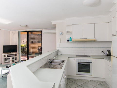 Horizons 1 - Accommodation Redcliffe 5