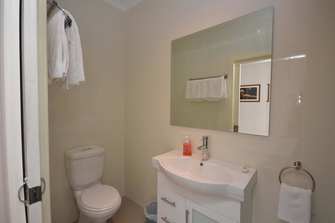 The Old Saddlery - Accommodation Redcliffe 10