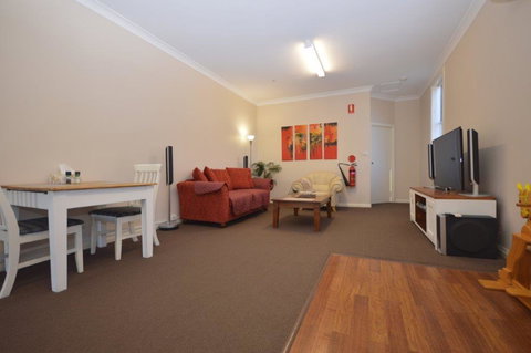 The Old Saddlery - Accommodation Redcliffe 3