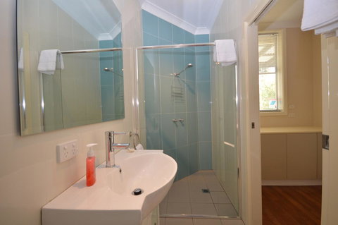 The Old Saddlery - Accommodation Redcliffe 4