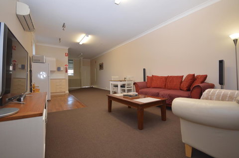 The Old Saddlery - Accommodation Redcliffe 8