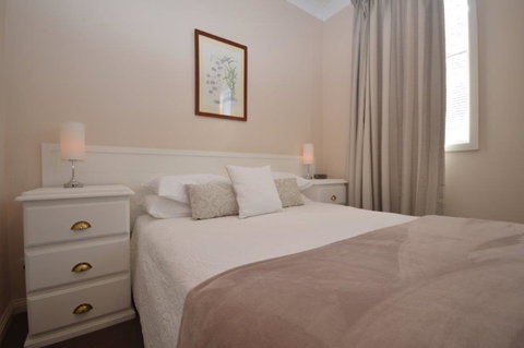 The Old Saddlery - Accommodation Redcliffe 6