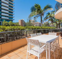 Millennium 102 with pool in complex - Accommodation Redcliffe