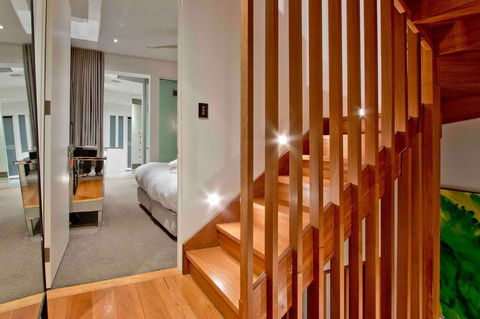3 Storey Home Close Walk To Fox Studios SCG & City - Accommodation Redcliffe 2