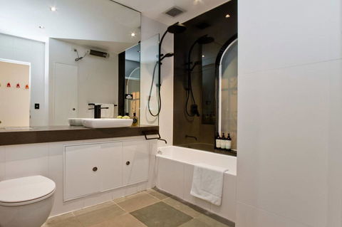 3 Storey Home Close Walk To Fox Studios SCG & City - Accommodation Redcliffe 27