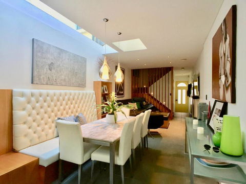 3 Storey Home Close Walk To Fox Studios SCG & City - Accommodation Redcliffe 26