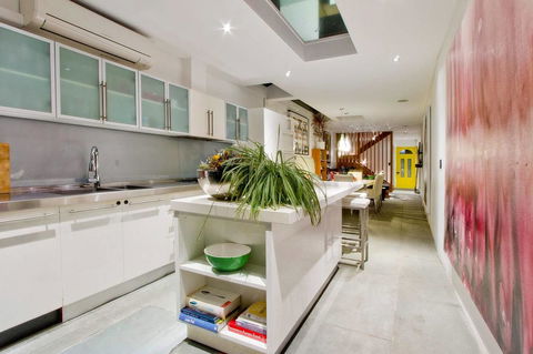 3 Storey Home Close Walk To Fox Studios SCG & City - Accommodation Redcliffe 6