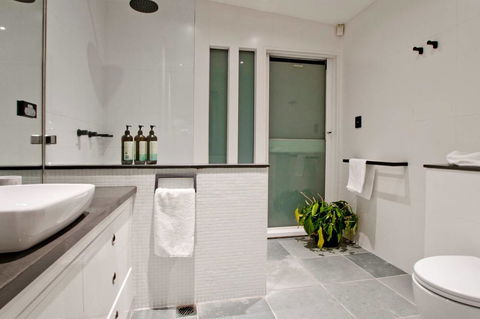 3 Storey Home Close Walk To Fox Studios SCG & City - Accommodation Redcliffe 16