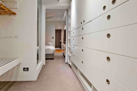 3 Storey Home Close Walk To Fox Studios SCG & City - Accommodation Redcliffe 19