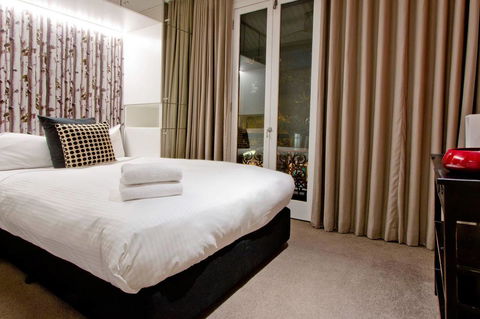 3 Storey Home Close Walk To Fox Studios SCG & City - Accommodation Redcliffe 25
