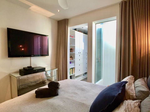 3 Storey Home Close Walk To Fox Studios SCG & City - Accommodation Redcliffe 17