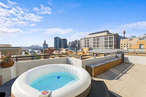 Darling Harbour Penthouse Views+Jacuzzi - Accommodation Redcliffe 1