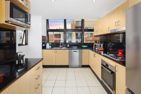 Darling Harbour Penthouse Views+Jacuzzi - Accommodation Redcliffe 12