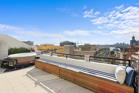 Darling Harbour Penthouse Views+Jacuzzi - Accommodation Redcliffe 9