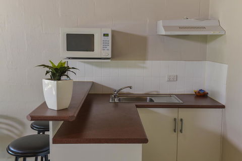 Desert Palms Alice Springs - Accommodation Redcliffe 2