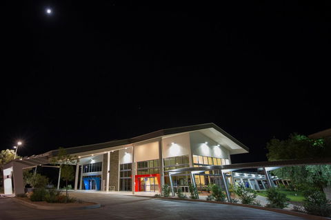 Crowne Plaza Alice Springs Lasseters, An IHG Hotel - Accommodation Redcliffe 12