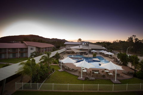 Crowne Plaza Alice Springs Lasseters, An IHG Hotel - Accommodation Redcliffe 0