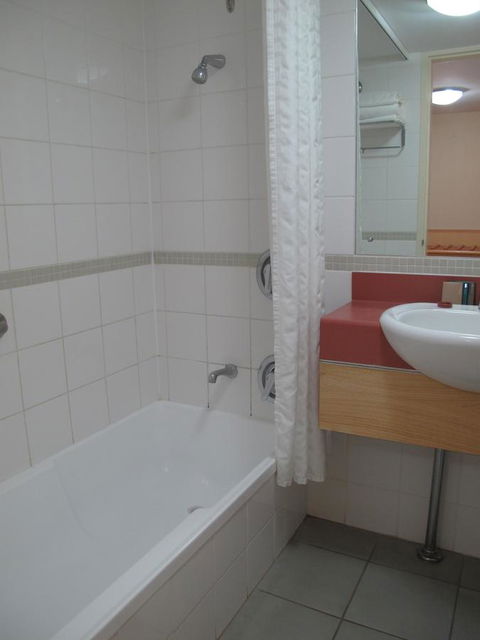Crowne Plaza Alice Springs Lasseters, An IHG Hotel - Accommodation Redcliffe 6