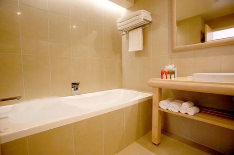 Crowne Plaza Alice Springs Lasseters, An IHG Hotel - Accommodation Redcliffe 30
