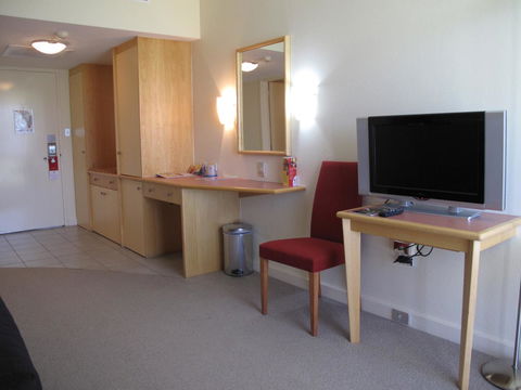 Crowne Plaza Alice Springs Lasseters, An IHG Hotel - Accommodation Redcliffe 10