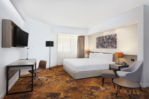 Crowne Plaza Alice Springs Lasseters, An IHG Hotel - Accommodation Redcliffe 2