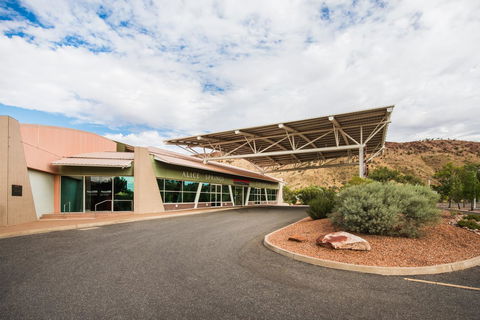 Crowne Plaza Alice Springs Lasseters, An IHG Hotel - Accommodation Redcliffe 11