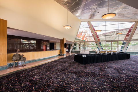 Crowne Plaza Alice Springs Lasseters, An IHG Hotel - Accommodation Redcliffe 17